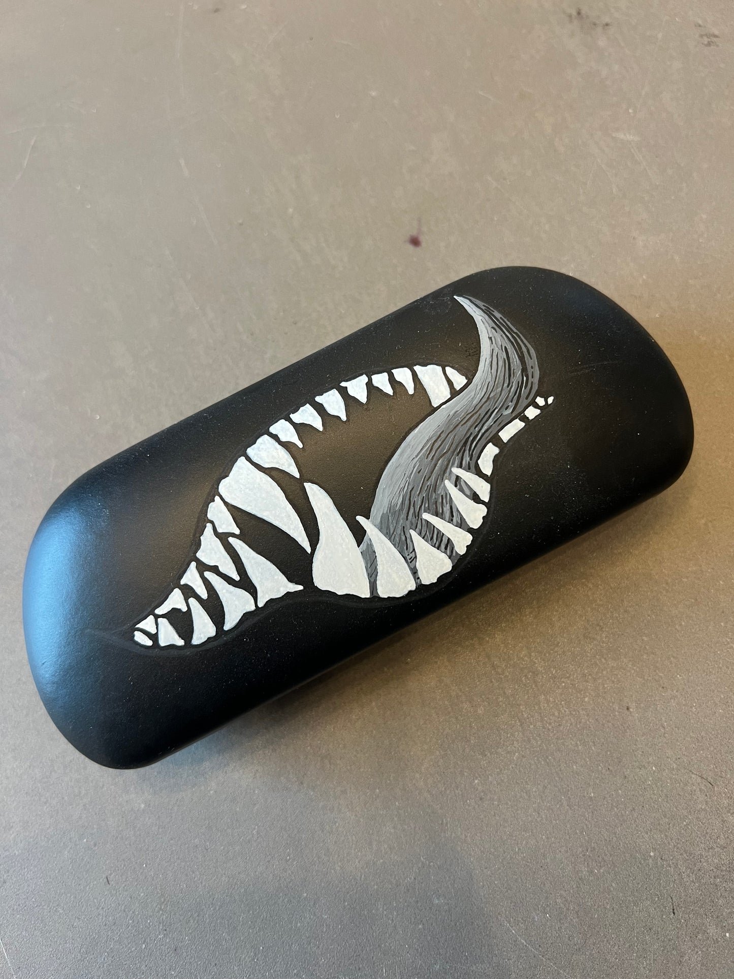 Teeth glasses holder Handpainted!