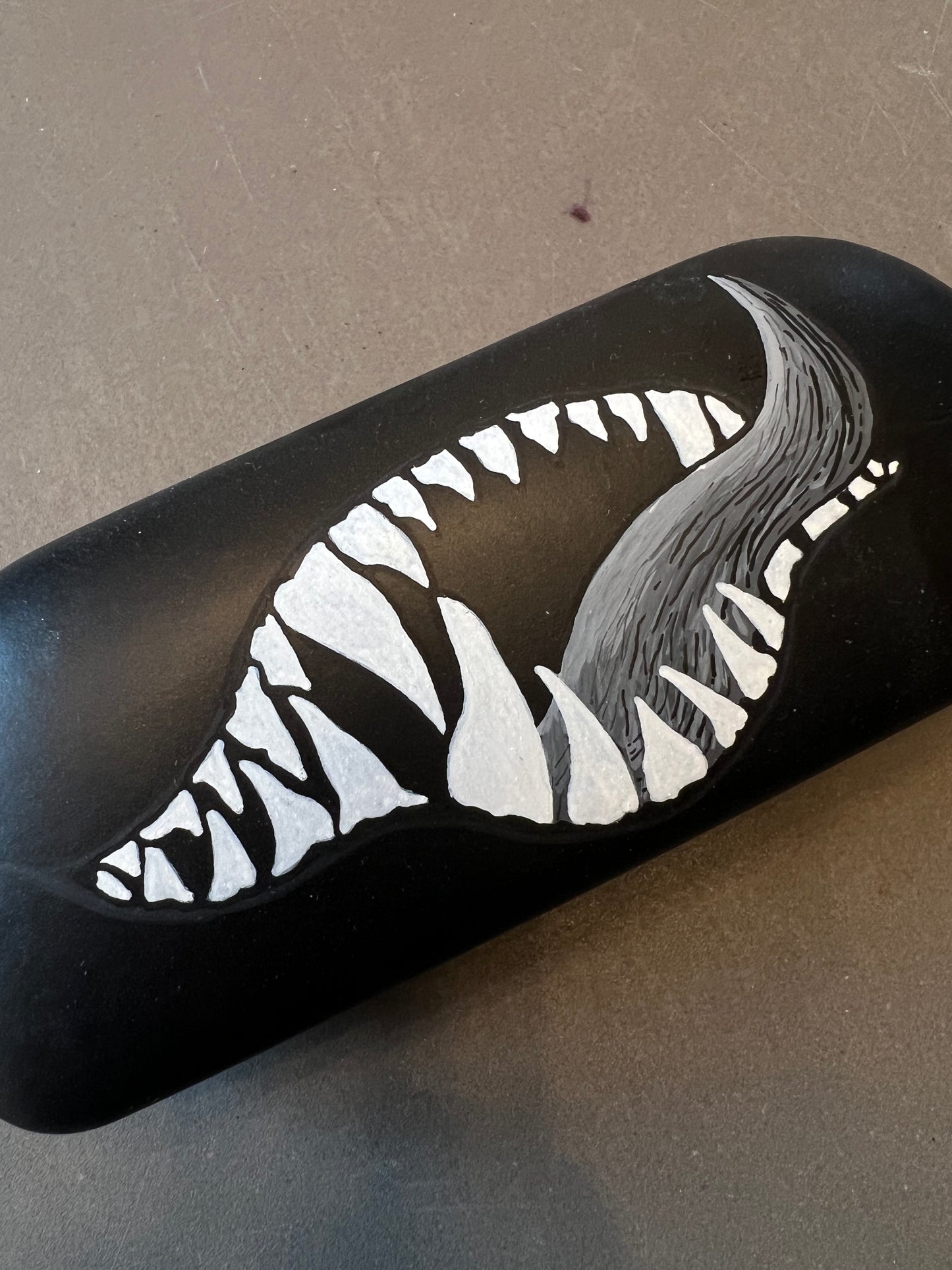 Teeth glasses holder Handpainted!