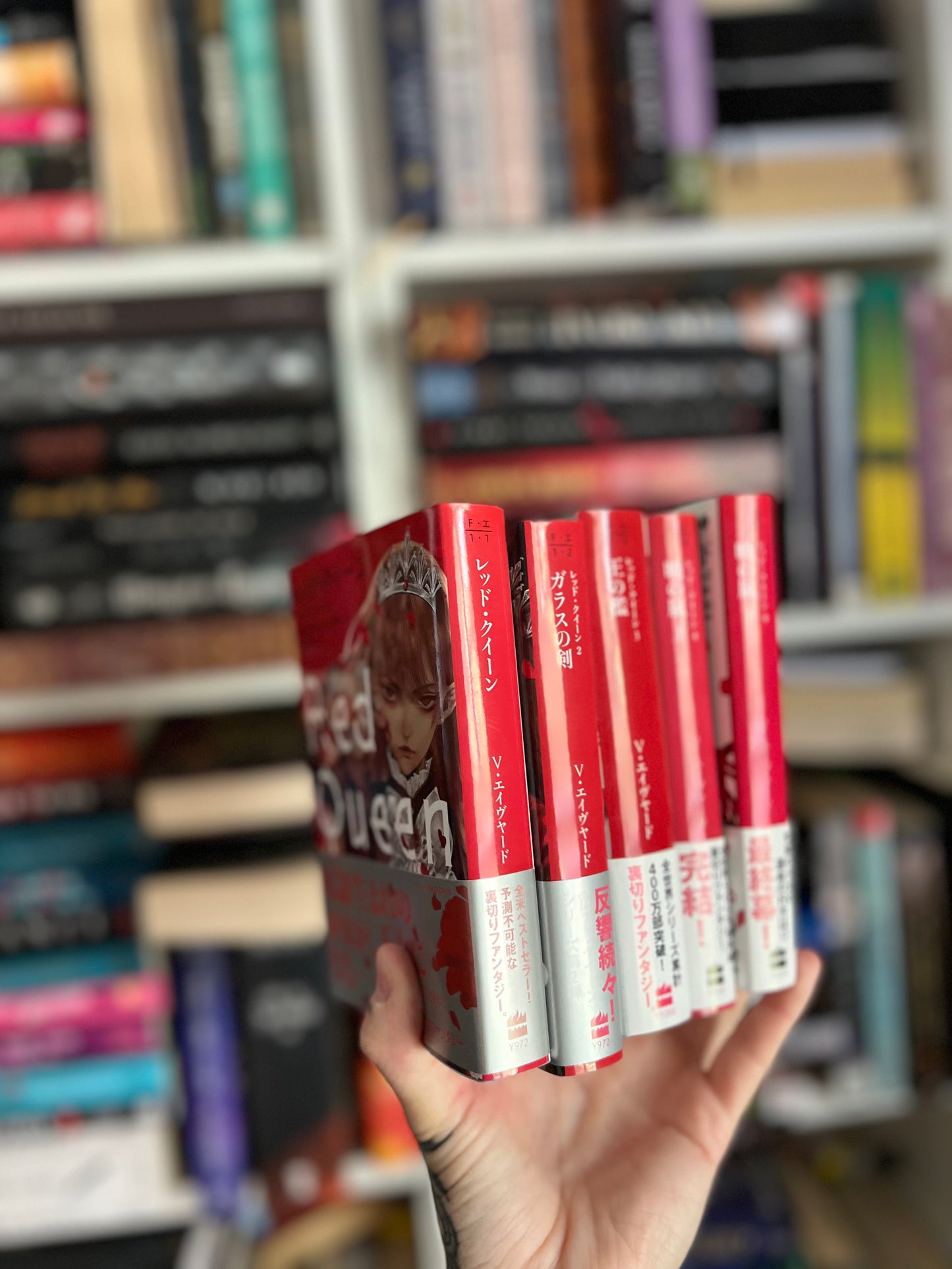 Red Queen series by Victoria Aveyard Japanese edition