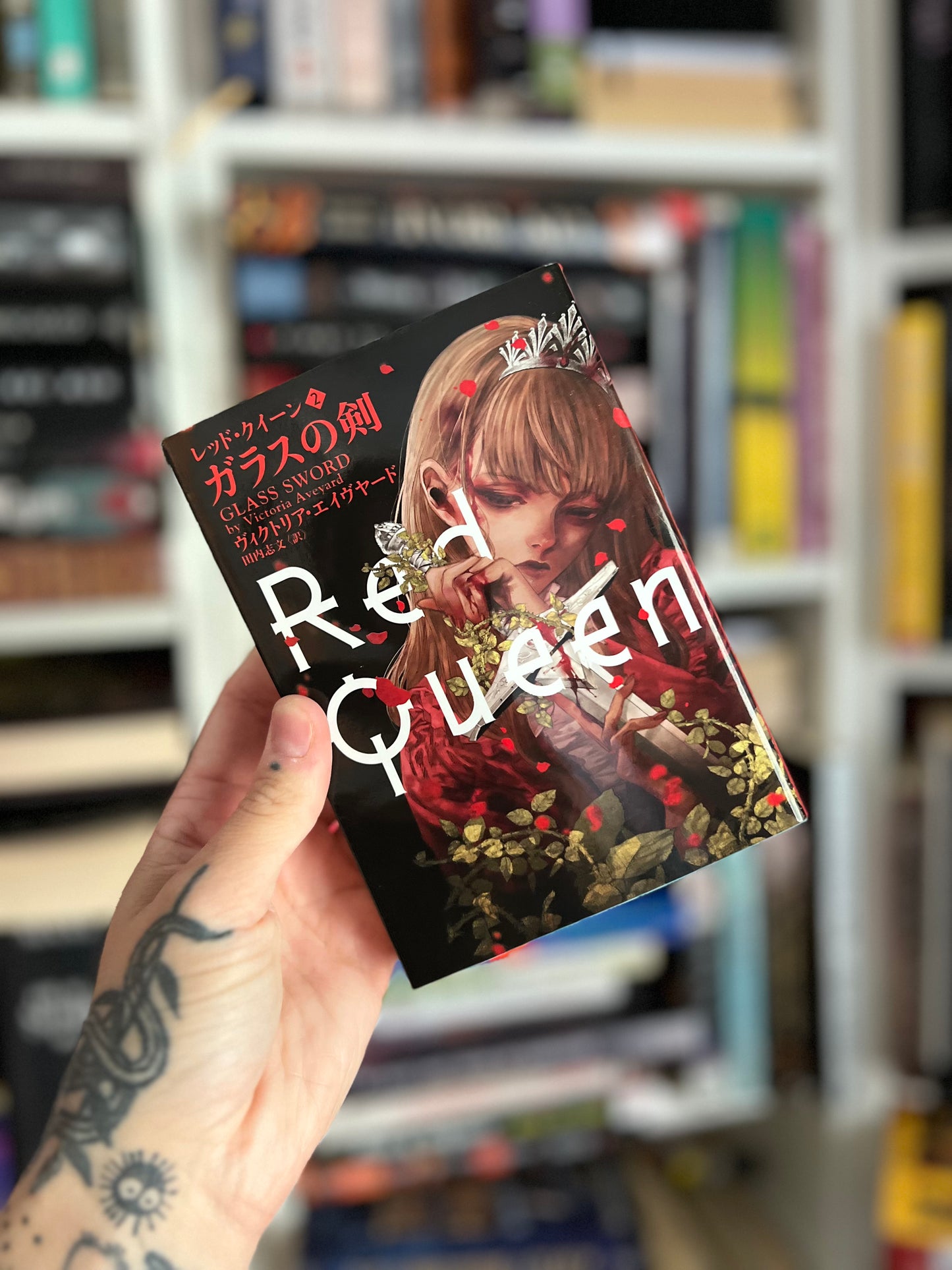 Red Queen series by Victoria Aveyard Japanese edition