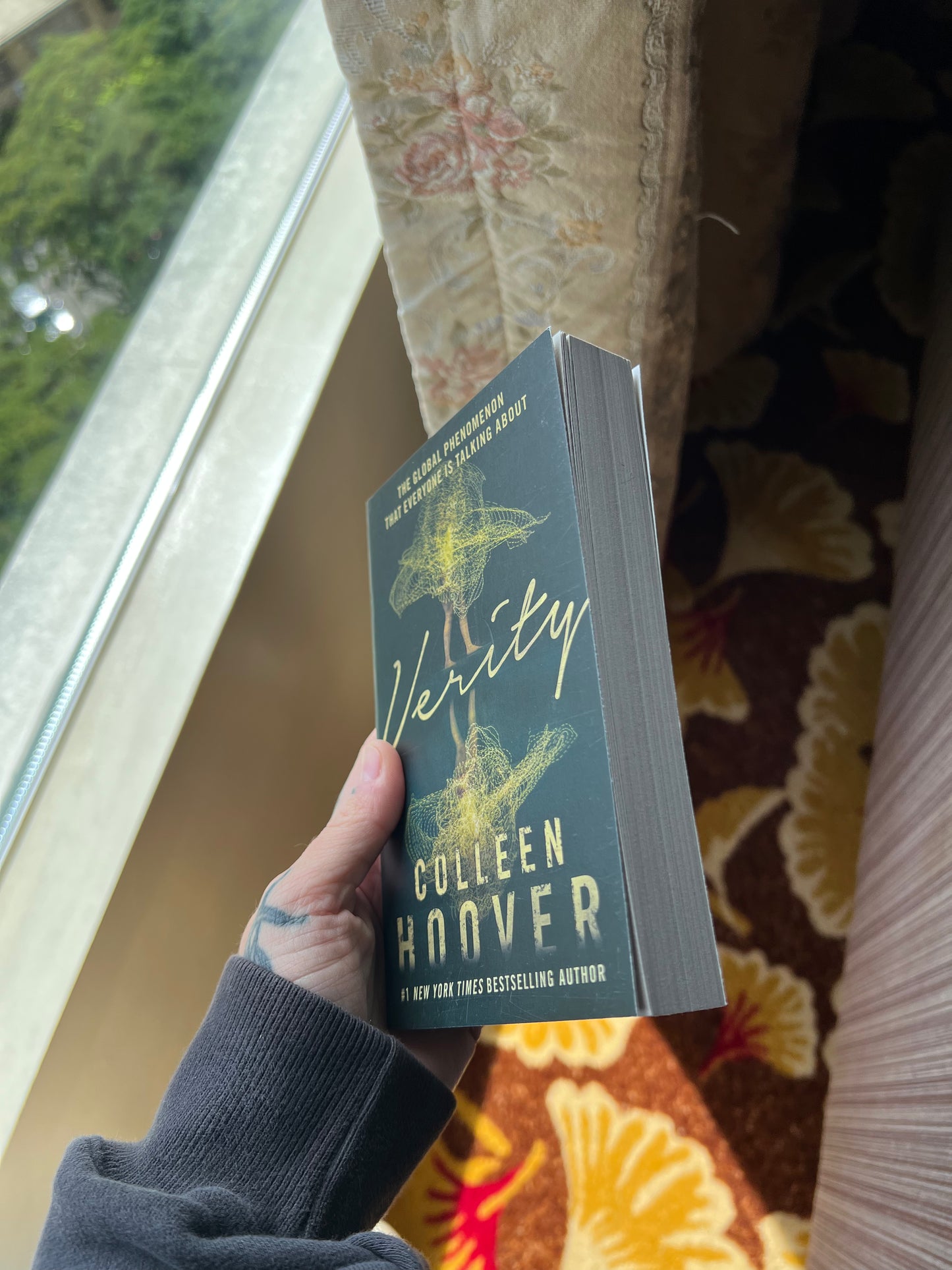 Verity MINI! By Colleen Hoover