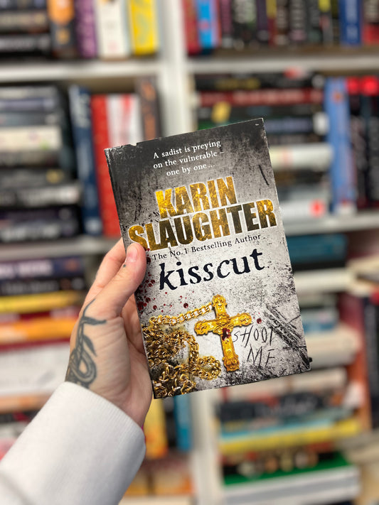 Kisscut by KARIN SLAUGHTER