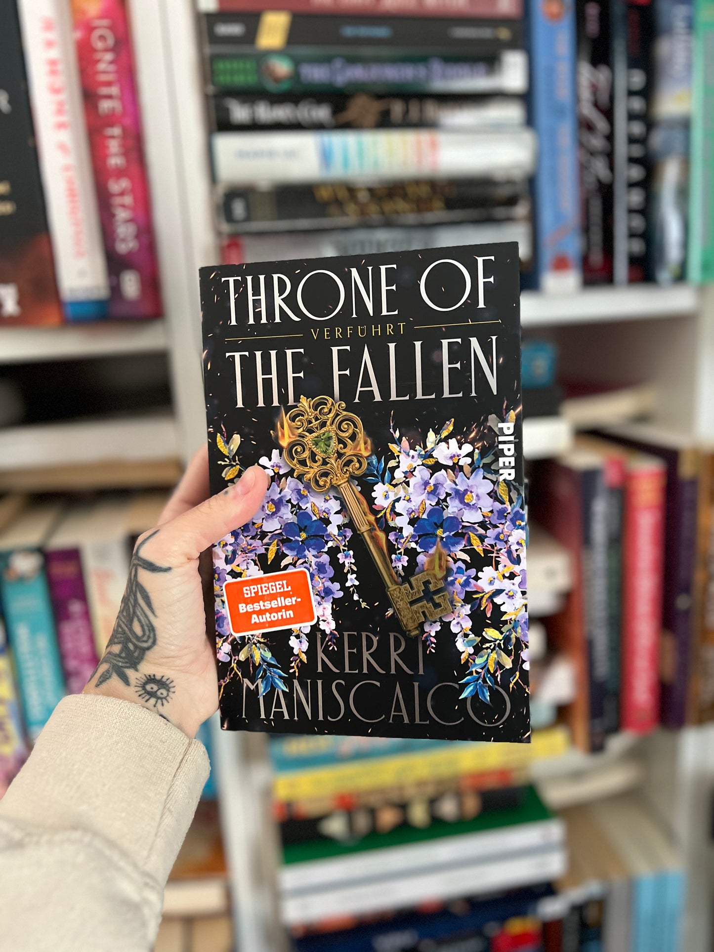 Throne of the Fallen by KERR MANISCALCO German Edition Sprayed Edges