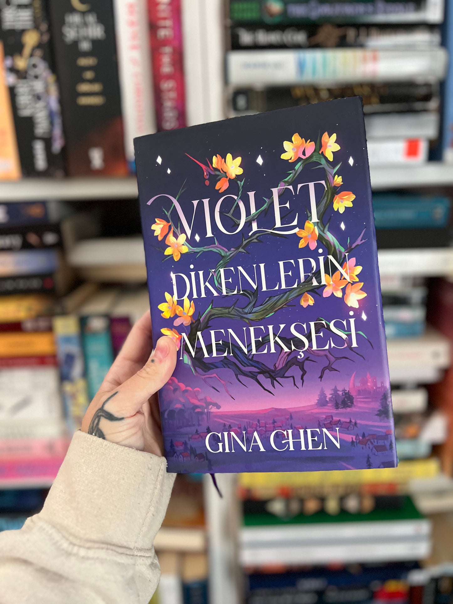 Violet Made of Thorns by Gina Chen Turkish Edition